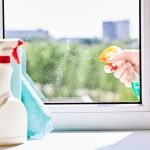 How to Clean Your Windows With Soap and Vinegar